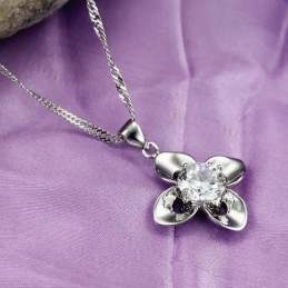Światowej Sławy Żeński Naszyjnik Z Tytanu Platerowanego  I Diamentami