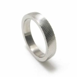 Pierścień Tytanowy Cross Grain 4 Mm
